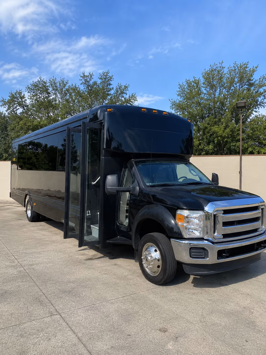 charleston 20 passenger party bus