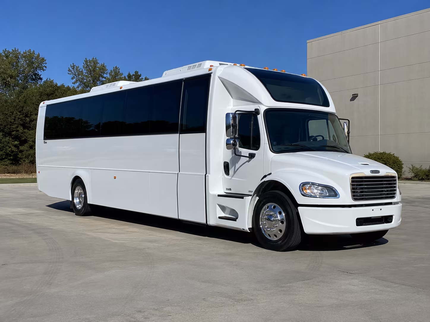 charleston 28 passenger party bus