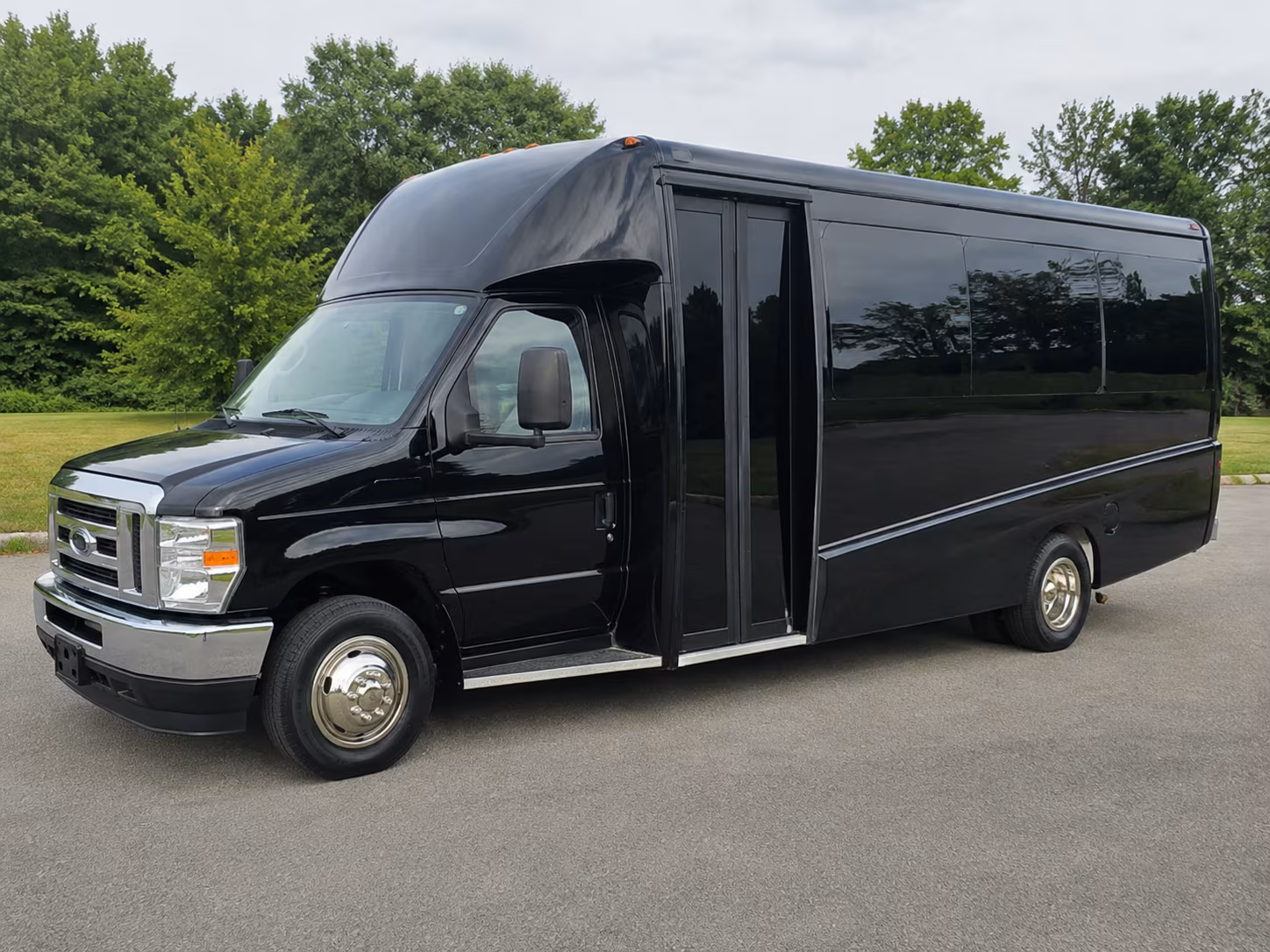 minibus rentals for charleston area prom groups